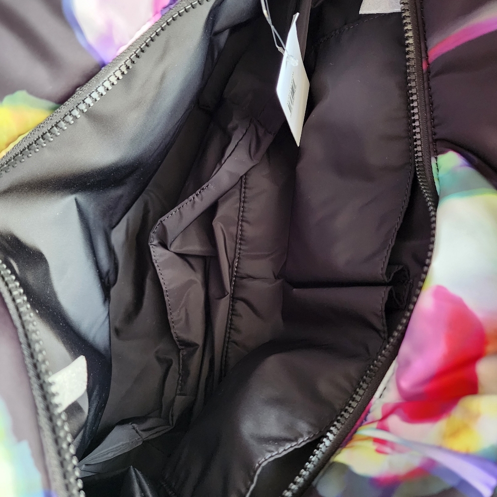 Marc Jacobs Medium Floral NWT Women's Black & Multicolor Quilted Nylon Tote. - Picture 8 of 12